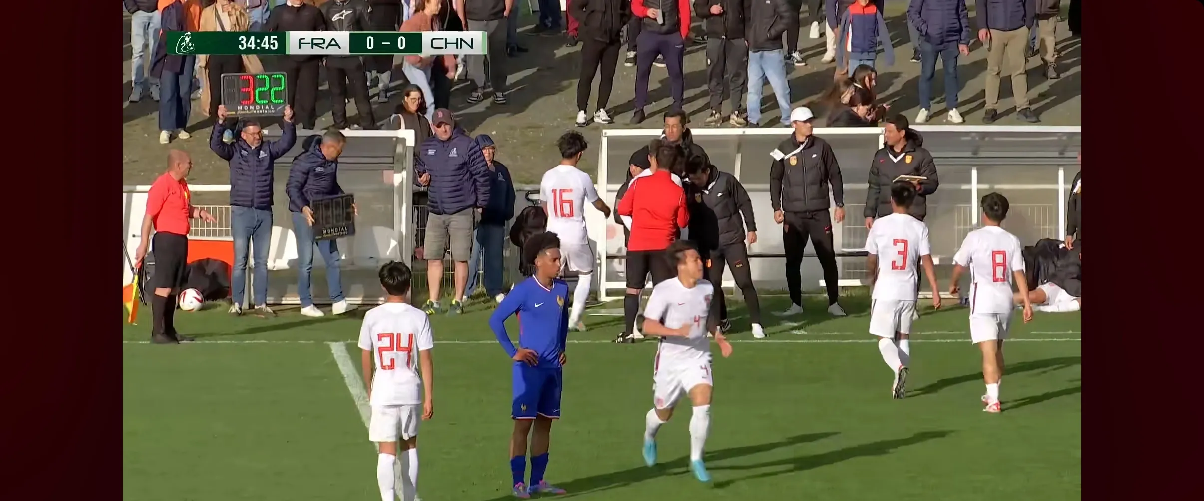 欧预赛联赛启动，球员们拼尽全力的简单介绍