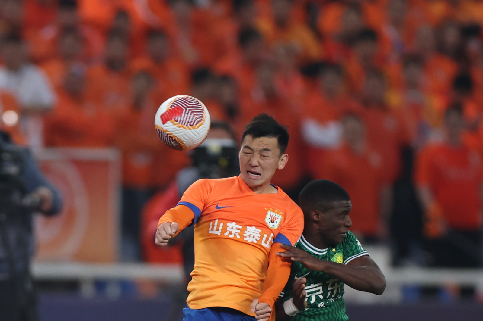 同乐城在线-关于北京国安与山东鲁能激烈角逐，谁能笑到最后的信息