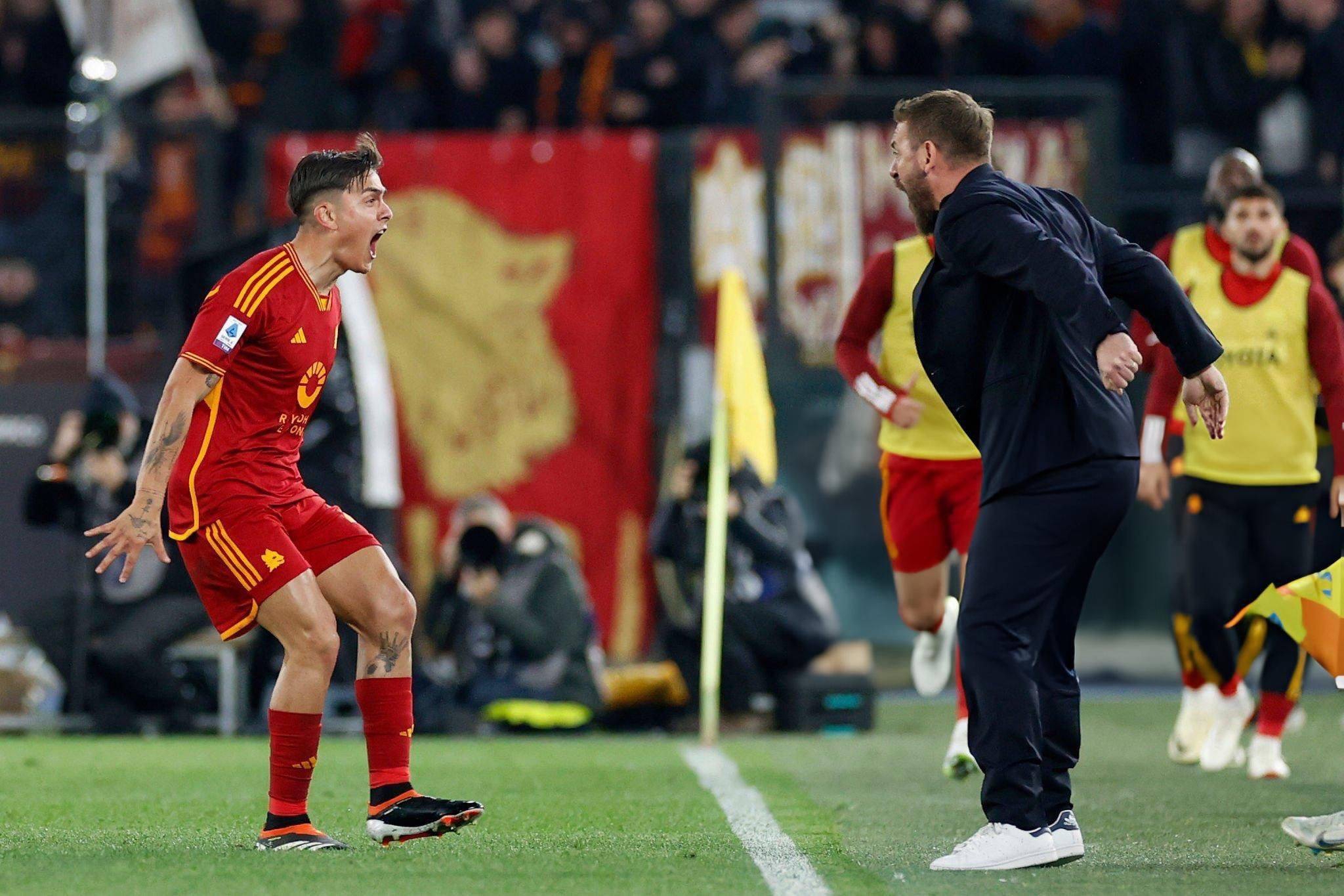 包含罗马新援表现抢眼,球队战绩或将迎来转机的词条 包含罗马新援表现抢眼,球队战绩或将迎来转机的词条