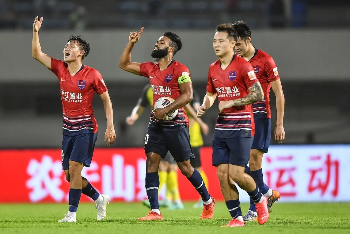 同乐城网址-包含冠军梦想照进现实，豪门球队晋级淘汰赛的词条