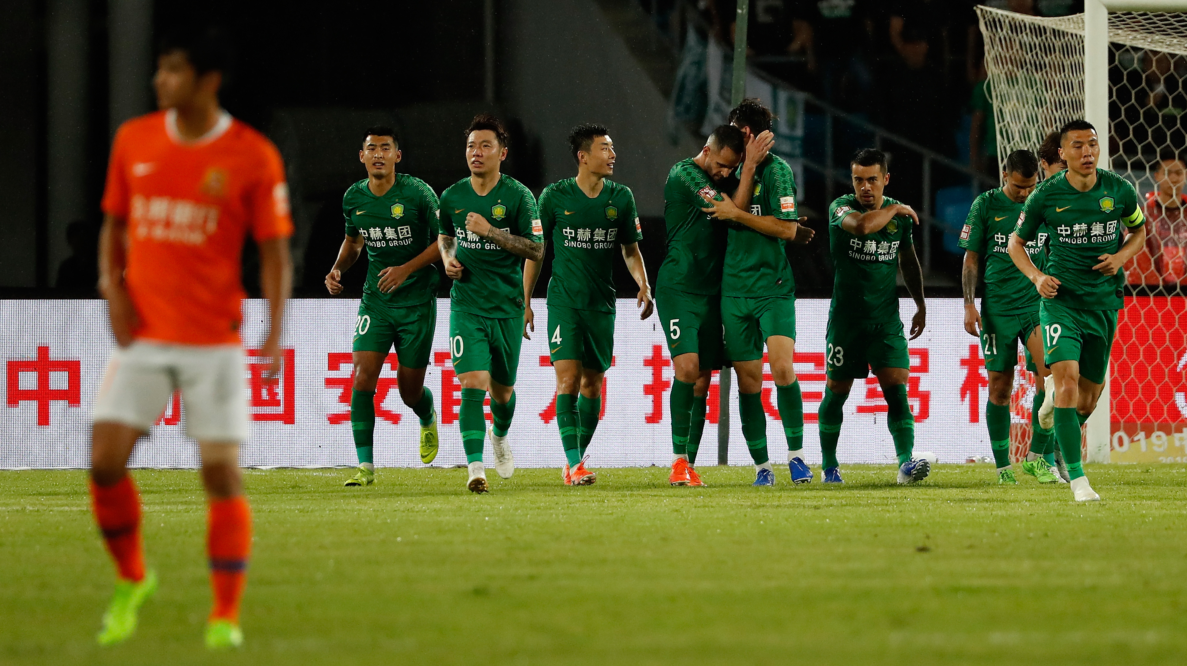 关于武汉卓尔主场力克广州富力,积分榜位居中游的信息 关于武汉卓尔主场力克广州富力,积分榜位居中游的信息