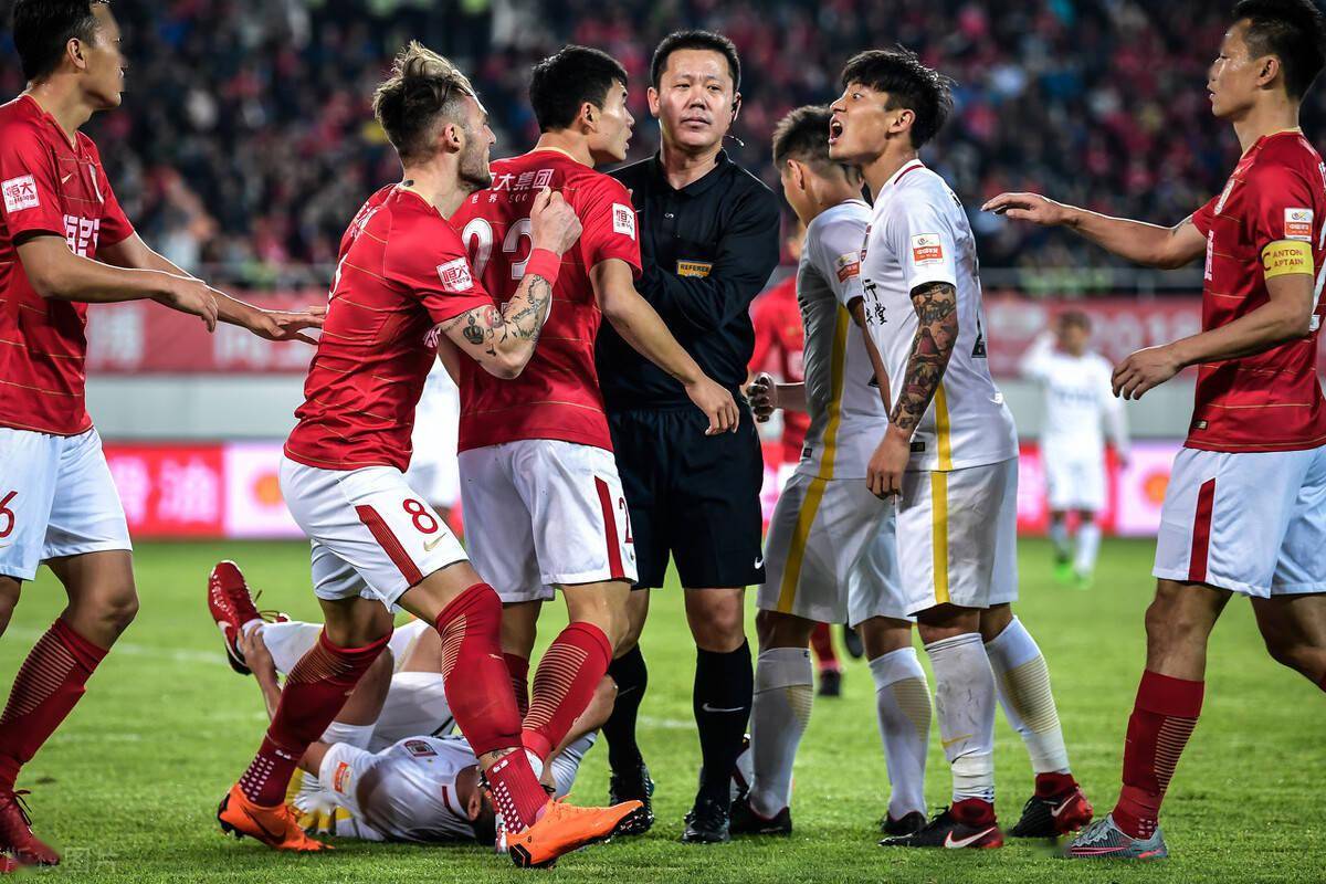 广州恒大战平武汉卓尔,保持不败 广州恒大战平武汉卓尔,保持不败