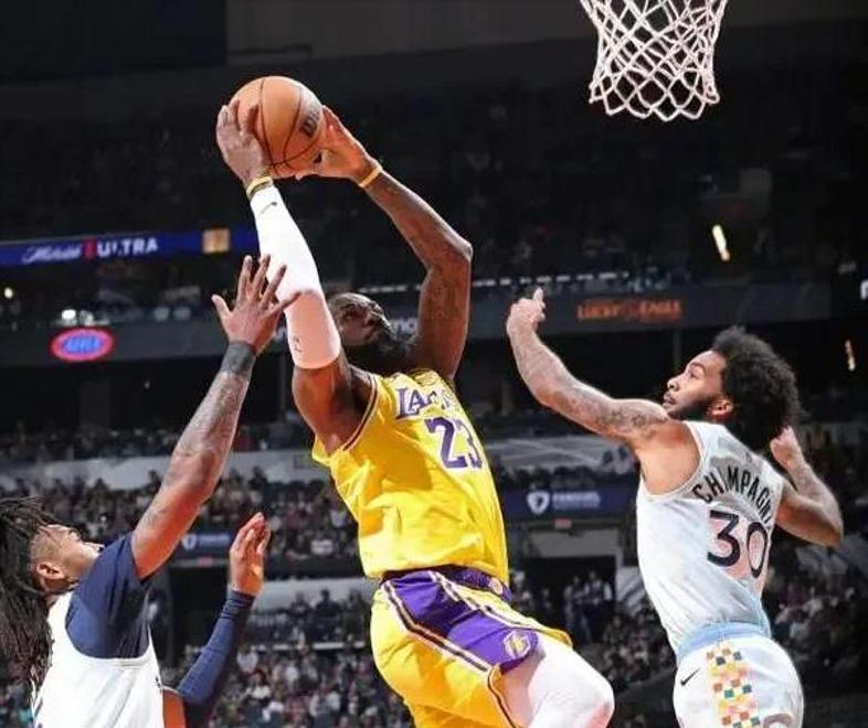 湖人豪胜马刺,取得赛季第十一胜! 湖人豪胜马刺,取得赛季第十一胜!